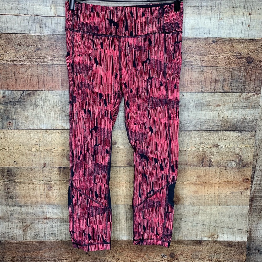 Lululemon hot pink and black crop leggings